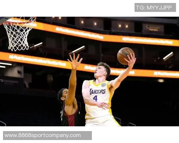 布朗尼单臂补扣震撼全场克内克特称赞他是兄弟太燃了